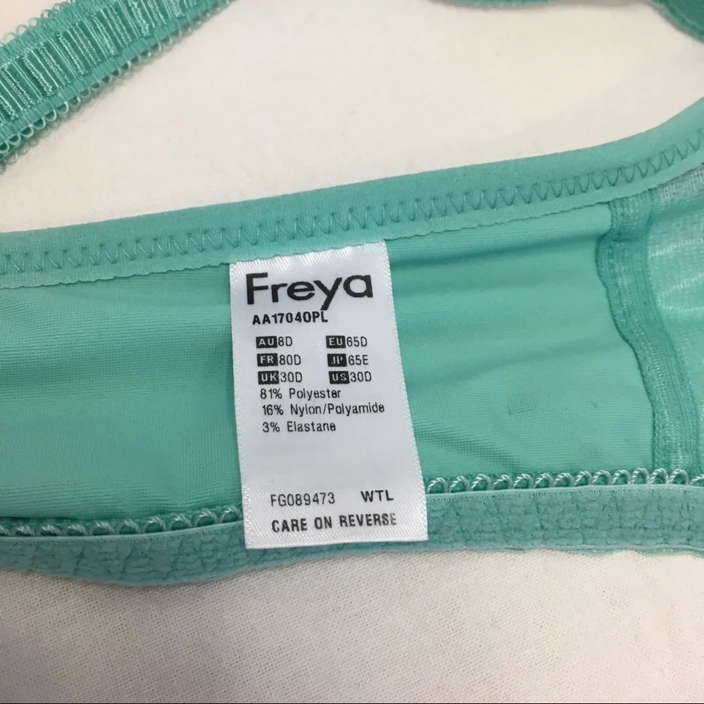 Freya Deco Vibe Underwire Convertible Plunge T-Shirt Bra, 30D - Picture 9 of 11